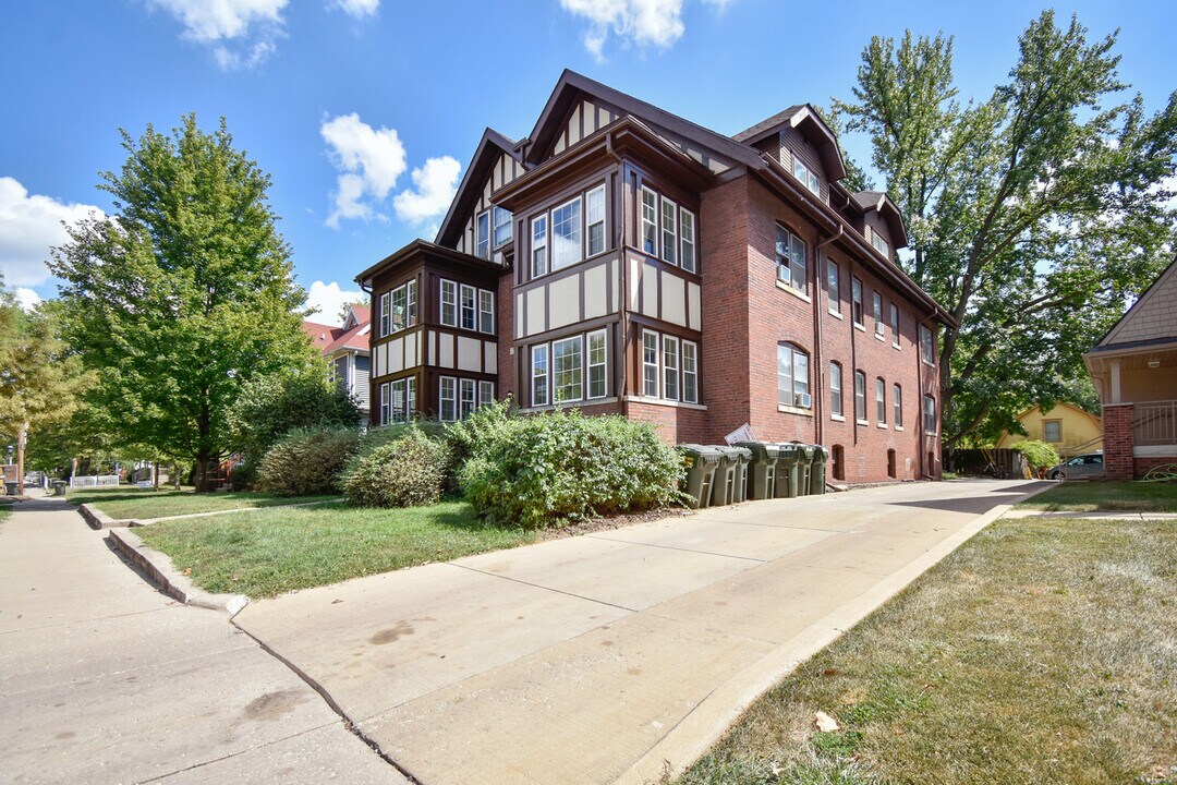 603 W Green St, Unit 1E in Urbana, IL - Building Photo