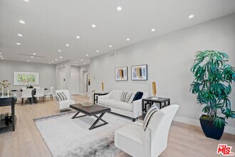 1557 S Beverly Glen Blvd in Los Angeles, CA - Foto de edificio - Building Photo