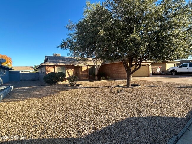 property at 3926 W Willow Ave