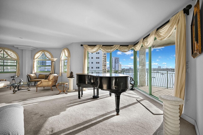 301 N Birch Rd in Fort Lauderdale, FL - Building Photo - Building Photo