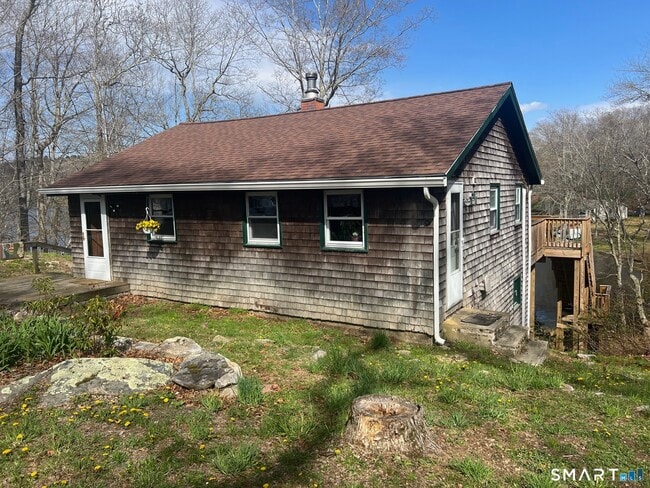 389 Wyassup Rd in North Stonington, CT - Building Photo - Building Photo