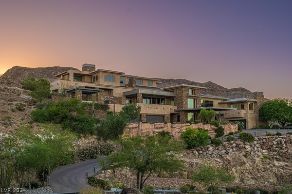 5 Promontory Pointe Ln in Las Vegas, NV - Building Photo