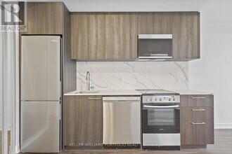 7439 Kingston Rd in Toronto, ON - Building Photo - Building Photo