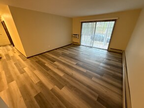 202 Williamsburg Dr in Thiensville, WI - Building Photo - Building Photo