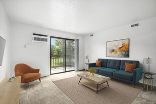 Trappers Cove Apartments in Lansing, MI - Building Photo