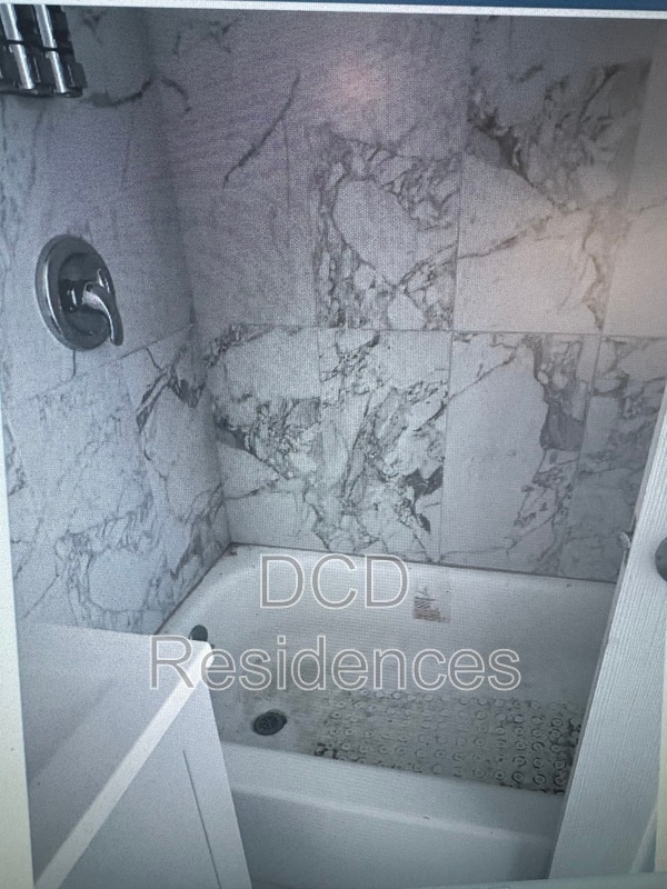 8310 Oak Forest Ct in Tampa, FL - Building Photo - Building Photo