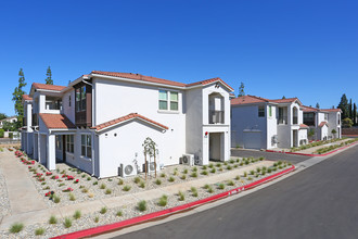 Brookside Villas in Fresno, CA - Building Photo - Building Photo