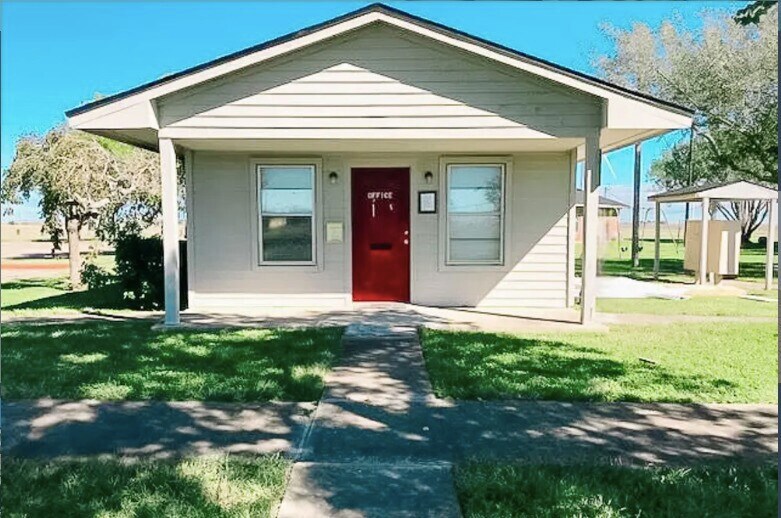 425 FM 631 in Taft, TX - Building Photo