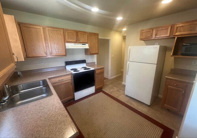 151-155 E 2nd St, Unit Apt E in Derry, PA - Building Photo - Building Photo