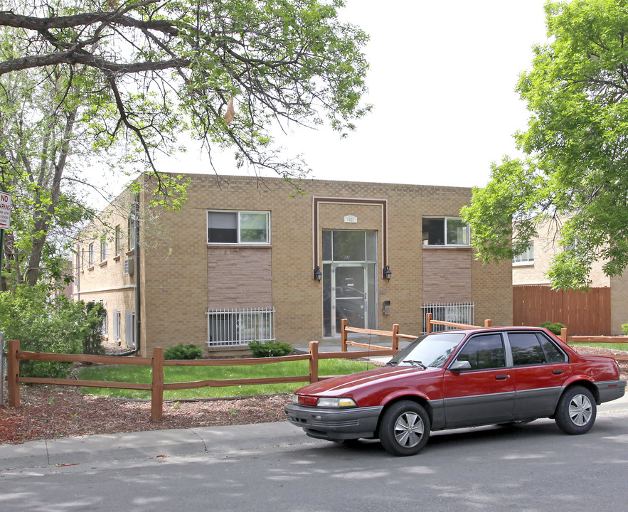 1921 Clinton St in Aurora, CO - Building Photo