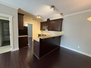 15368-17A 17a Ave in Surrey, BC - Building Photo - Building Photo