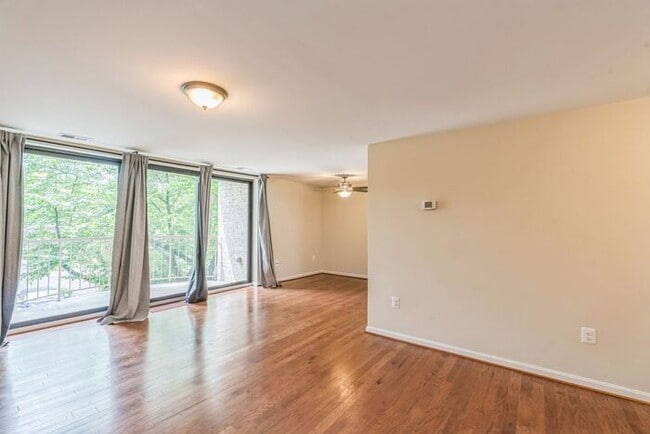 3309 Huntley Sq Dr in Temple Hills, MD - Building Photo - Building Photo