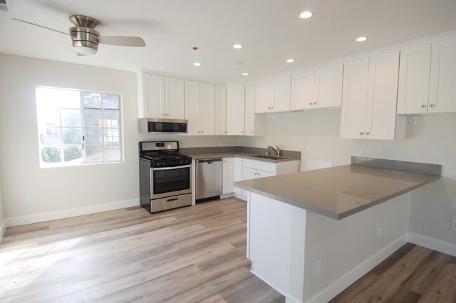 142 W Marquita in San Clemente, CA - Building Photo - Building Photo