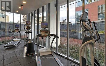 33 Charles St E in Toronto, ON - Building Photo - Building Photo