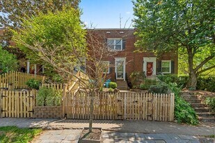 303 Mt Vernon Ave in Alexandria, VA - Building Photo