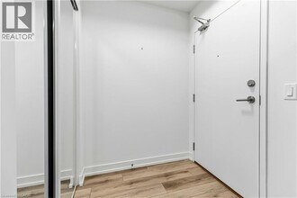 255 Northfield Dr E in Waterloo, ON - Building Photo - Building Photo