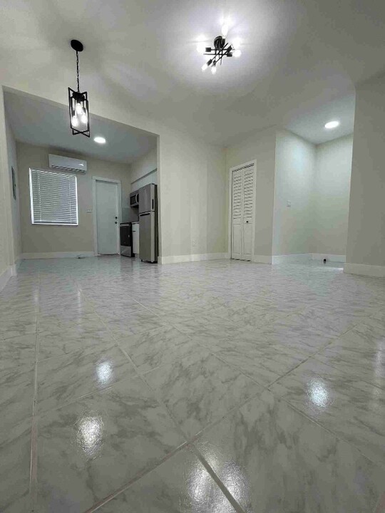 2489 SW 27th St in Miami, FL - Building Photo