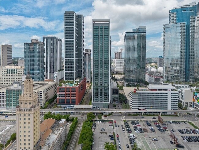 601 NE 1st Ave, Unit 5007 in Miami, FL - Foto de edificio - Building Photo