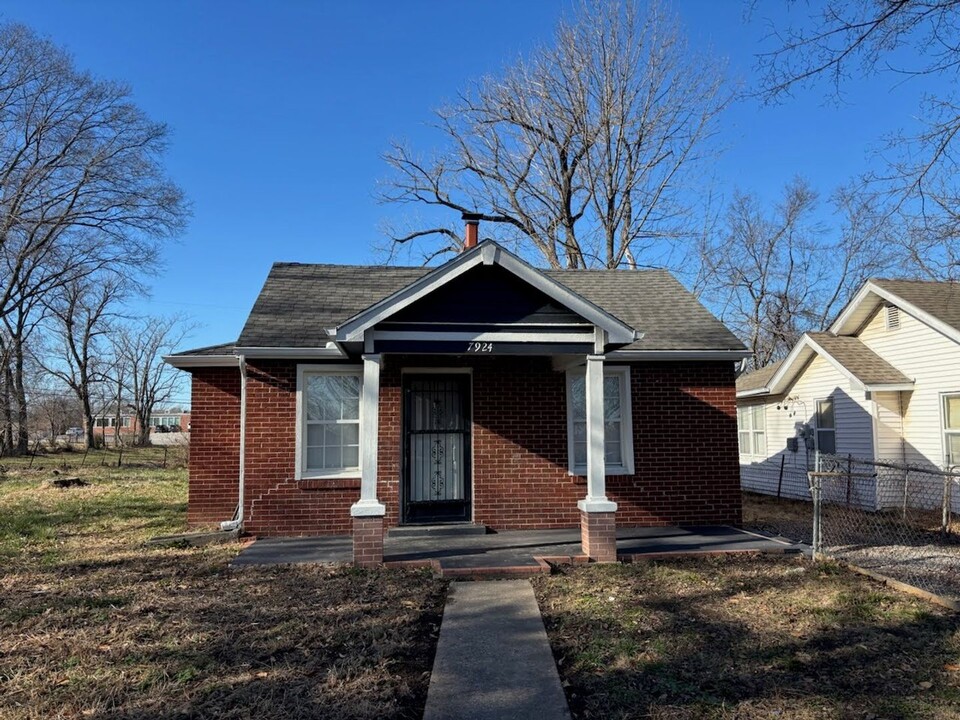 7924 Agnes Ave in Kansas City, MO - Building Photo