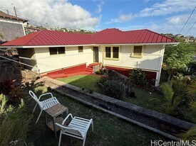 3825 Pukalani Pl in Honolulu, HI - Building Photo