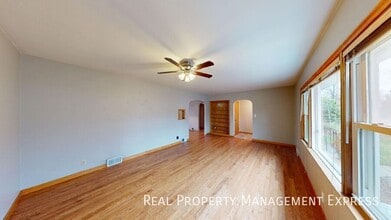 4 Bedroom, 2 Bathroom Home for Rent in Sioux Falls in Sioux Falls, SD - Building Photo - Building Photo