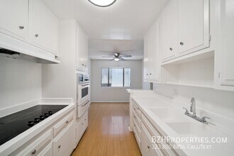 7030 Lanewood Ave in Los Angeles, CA - Building Photo - Building Photo