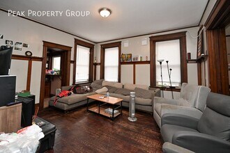 305 W McMillan St in Cincinnati, OH - Building Photo - Building Photo