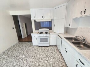 4442 Rosebud Ln in La Mesa, CA - Building Photo - Building Photo