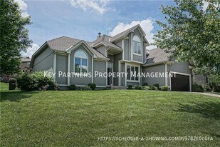 12403 W 126th St in Overland Park, KS - Building Photo