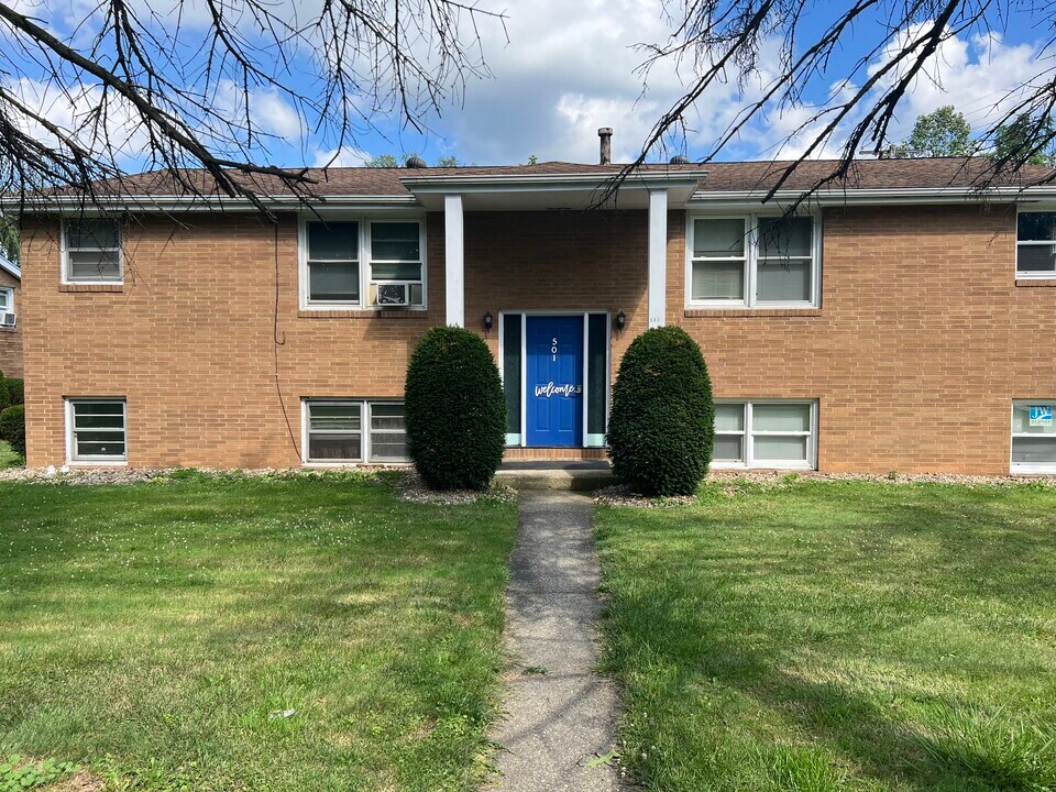 505 North Rd, Unit 505-4 in Niles, OH - Foto de edificio