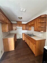 13 Thompson Rd in Alton, TX - Foto de edificio - Building Photo