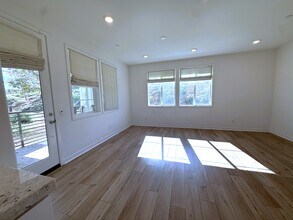 27078 Painted Sky Way in Valencia, CA - Foto de edificio - Building Photo