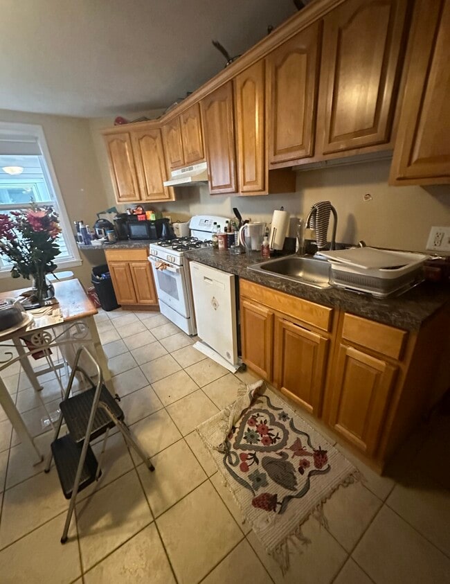 5 Lowden Ave, Unit T