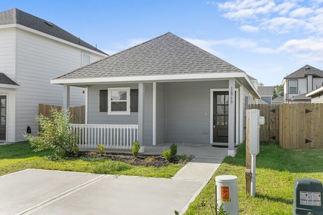 16759 N Marie Vlg Dr in Conroe, TX - Building Photo - Building Photo