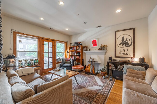 property at 2714 N Kimball Ave