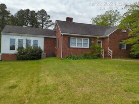 16121 Dunn St in Amelia Court House, VA - Building Photo