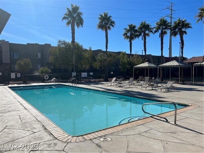 5295 Indian River Dr in Las Vegas, NV - Building Photo - Building Photo