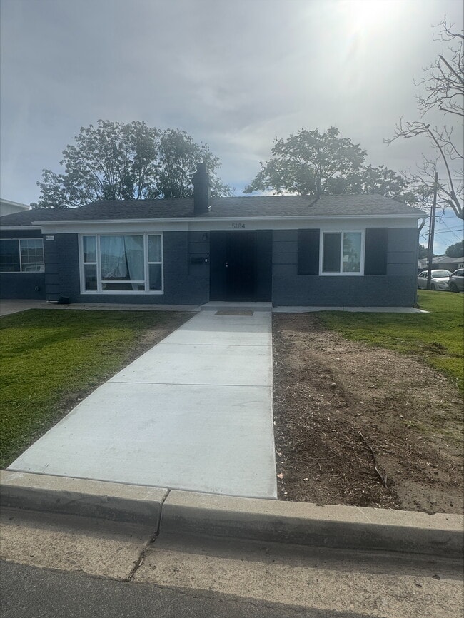 5184 Ewing St in San Diego, CA - Building Photo - Building Photo