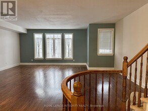 72 Castle Glen Crescent in Ottawa, ON - Building Photo - Building Photo