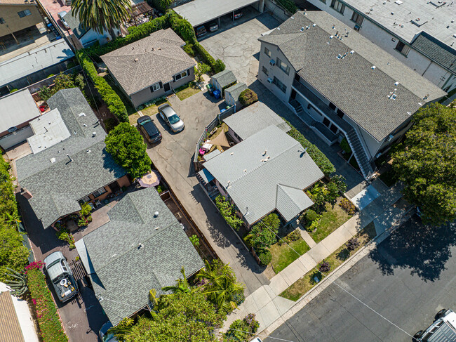 4202 Clayton Ave in Los Angeles, CA - Building Photo - Building Photo