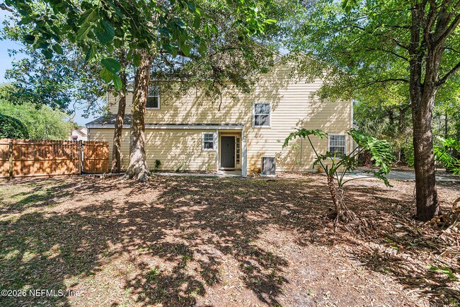 330 Sunrise Cir in Neptune Beach, FL - Building Photo - Building Photo