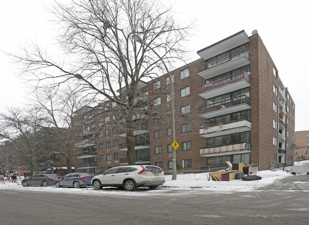 10200 de Bois-de-Boulogne in Montréal, QC - Building Photo