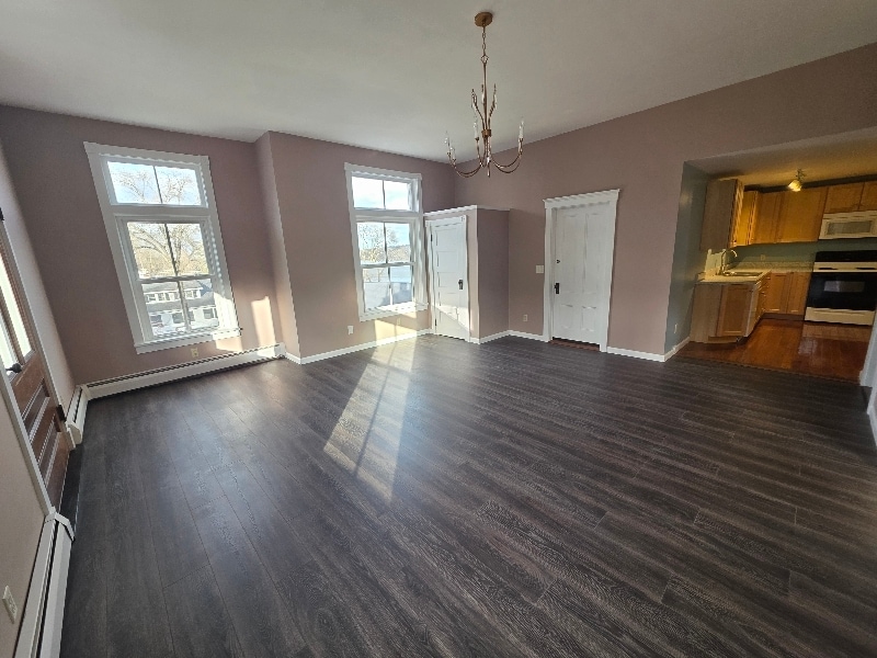 296 Main St in New Baltimore, NY - Foto de edificio