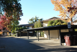 1942 Desert Cor in Walnut Creek, CA - Foto de edificio - Building Photo