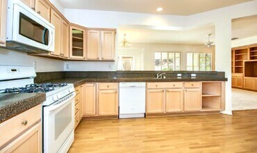 885 Magnolia Ln in Lincoln, CA - Building Photo - Building Photo