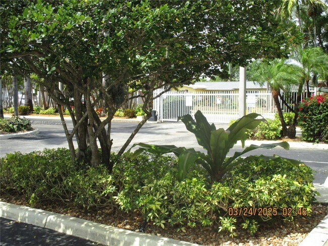 4802 Washington St in Hollywood, FL - Building Photo - Building Photo