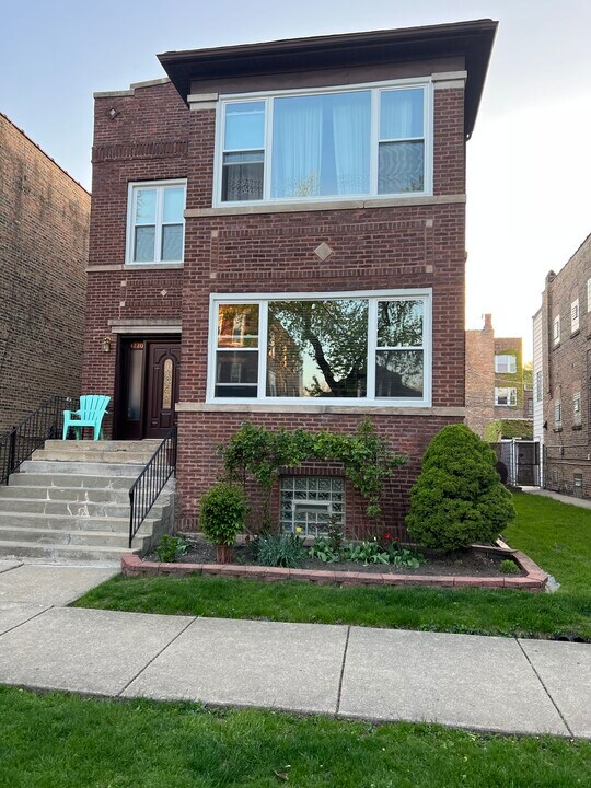 4220 N Francisco Ave, Unit 1 in Chicago, IL - Building Photo