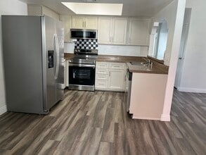 5078 Spencer St in Las Vegas, NV - Building Photo - Building Photo