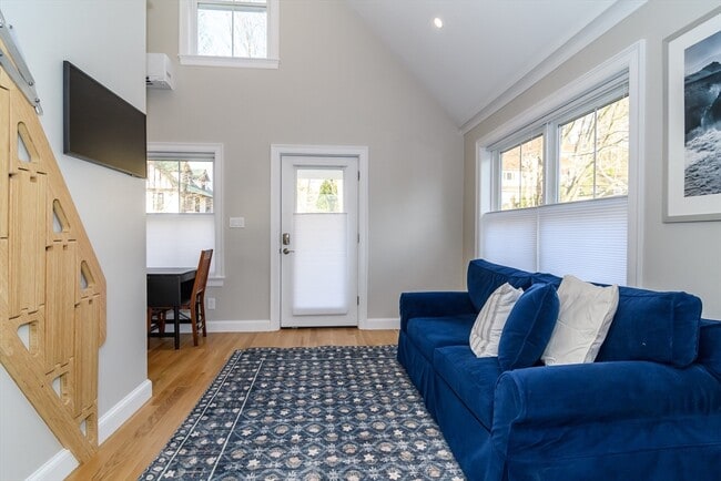 12 Maugus Ave in Wellesley, MA - Building Photo - Building Photo