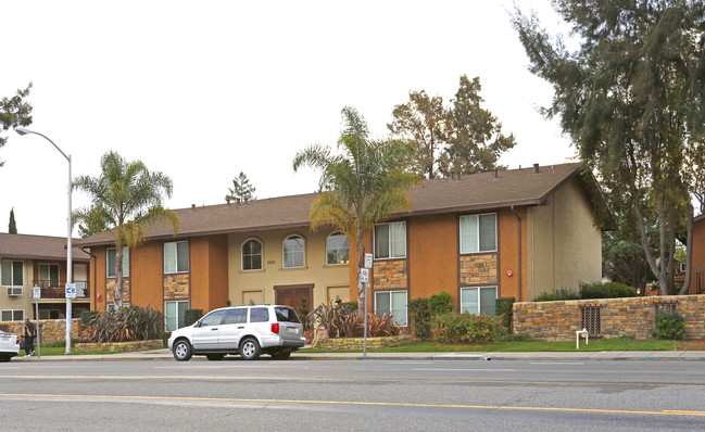 El Matador Apartments in Santa Clara, CA - Building Photo - Building Photo